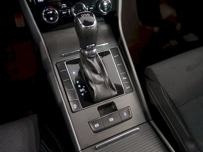 Škoda Superb (2019) STYLE 2.0TDI 110KW DSG TAŽNÉ N - fotka 33 z 43