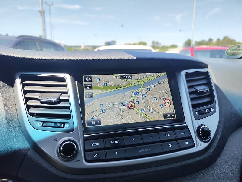 Hyundai Tucson 2.0 CRDi/136kW Premium AT 4x4 - fotka 22 z 37