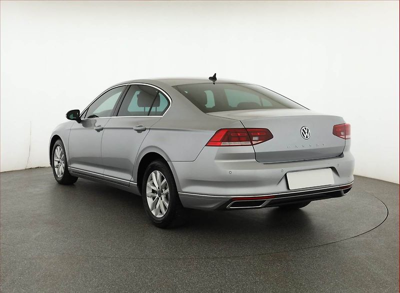 Volkswagen Passat (2019) Comfortline 1.5 TSI, Automat - fotka 4 z 17