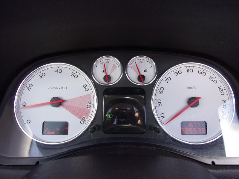 Peugeot 307 2,0 16V CC 100kW - fotka 15 z 28