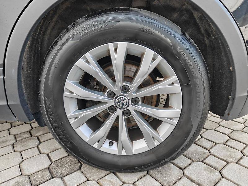 Volkswagen Tiguan Trendline 6G 2,0TDI - fotka 20 z 22