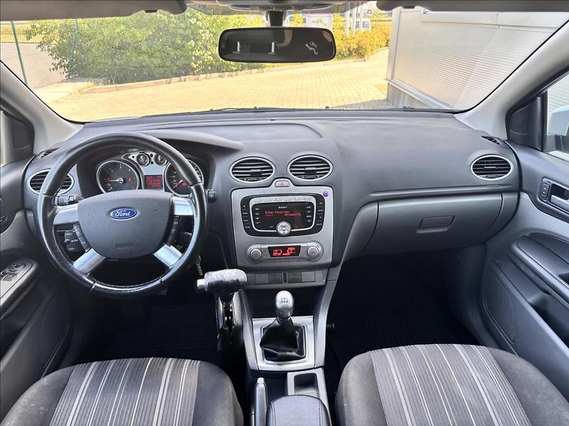 Ford Focus 1,8 TDCi 85kW Ruční ovládání - fotka 15 z 20