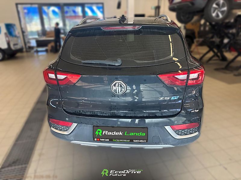MG ZS (2021) 44,5 kWh, FWD (143 koní) - fotka 5 z 9