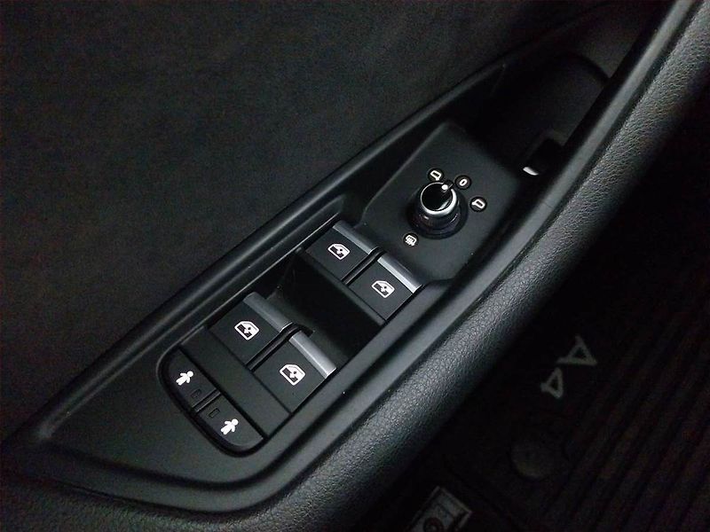 Audi A4 (2016) S-Line 2.0 TDI, 4X4, Automat - fotka 18 z 23