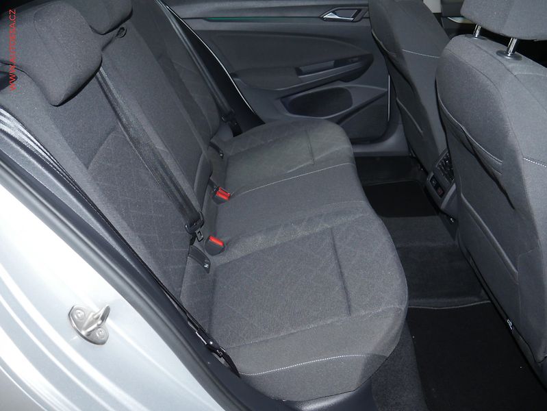Volkswagen Golf (2021) 1.5 TSi, 2.maj,ČR, LED, park - fotka 11 z 20