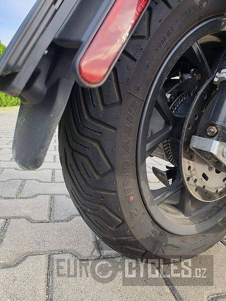 Piaggio MP3 530 Exclusive (2024) - fotka 5 z 20
