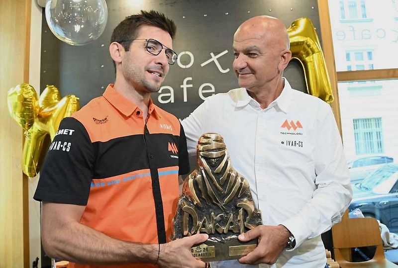 Martin Macík v posádce s Františkem Tomáškem a Davidem Švandou to dokázal. Navázal na legendárního Karla Lopraise a po třiadvaceti letech je dalším českým vítězem Rallye Dakar.