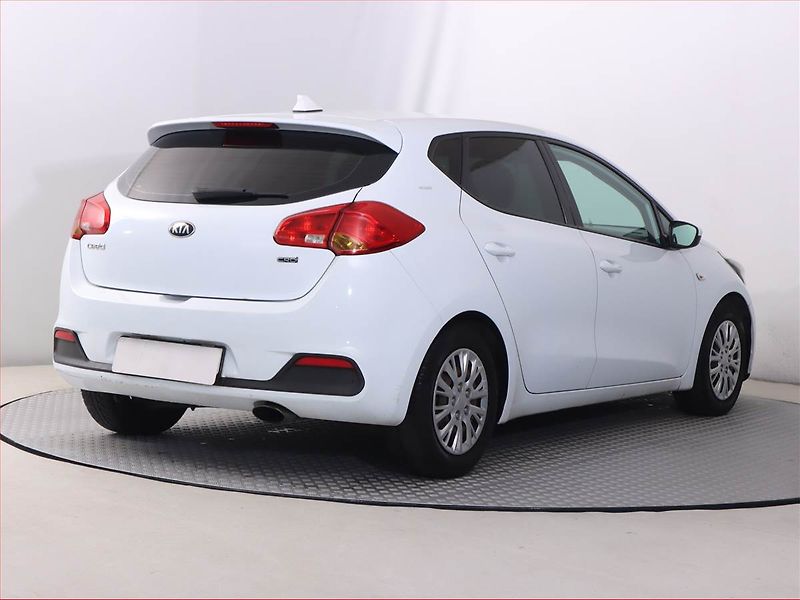 Kia Ceed (2012) Silver 1.4 CRDi - fotka 5 z 15
