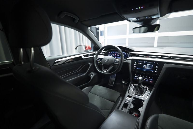 Volkswagen Arteon 2,0 TDI DSG R-LINE 1. MAJ ČR - fotka 9 z 36