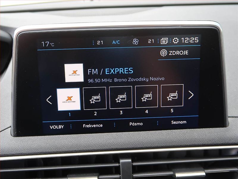 Peugeot 3008 (2019) Allure 1.2 PureTech, Automat - fotka 16 z 18