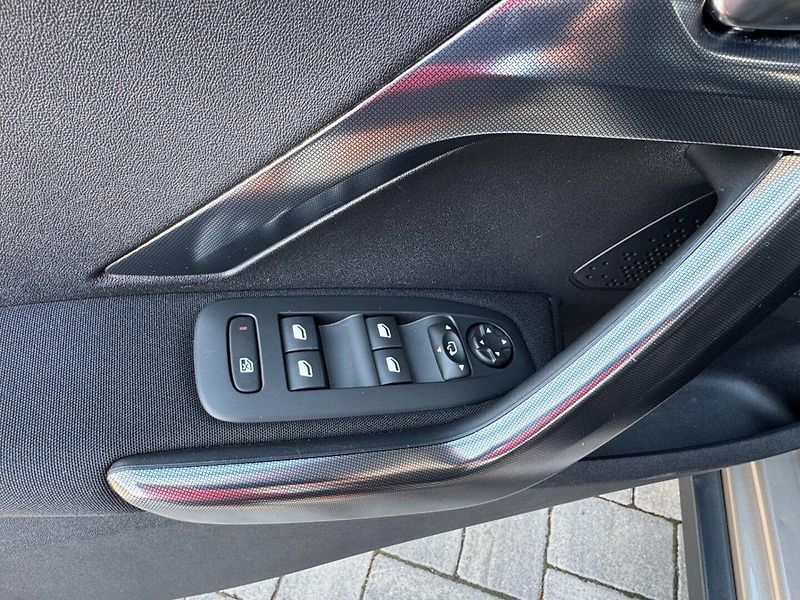 Peugeot 2008 (2016) 1.6 HDi GT-line - fotka 27 z 38