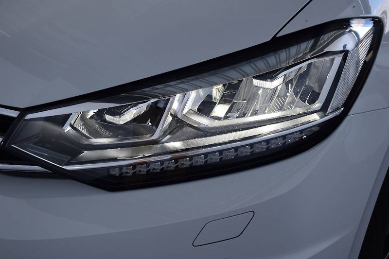 Volkswagen Touran (2022) 1.5TSI 110kW,tažné,záruka,LED - fotka 22 z 25