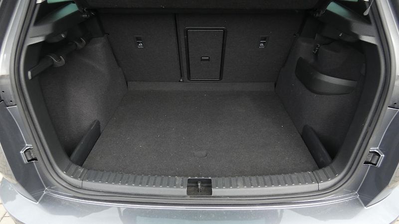 Škoda Karoq 1,0 TSI Ambition - fotka 20 z 22