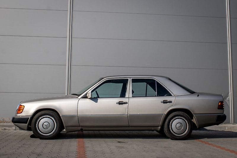 Mercedes-Benz Třídy E 124 C - fotka 8 z 23