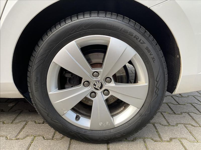 Škoda Superb 2,0 TDI  Ambition / NAVI - fotka 40 z 41