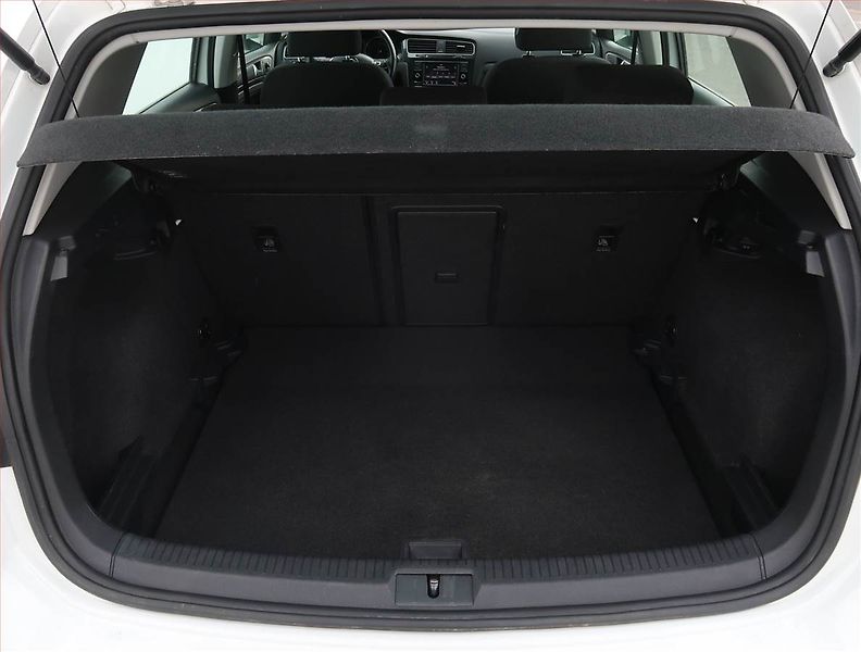 Volkswagen Golf (2018) Comfortline 1.4 TSI, Tempomat - fotka 13 z 17