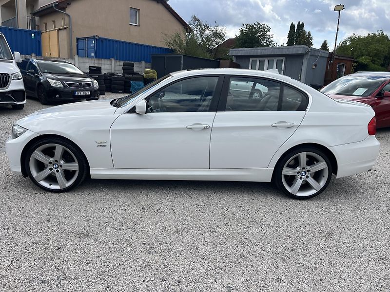 BMW Řada 3 (2011) 330D XDRIVE 3.0 V6 REZERVACE - fotka 5 z 20