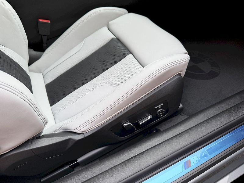BMW M4 Competition xDrive FCL Indiv. - fotka 42 z 44