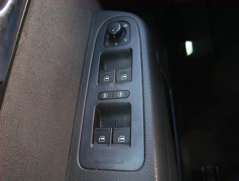 Volkswagen Sharan (2014) 2.0 TDI, 4X4, Serv.kniha - fotka 17 z 19