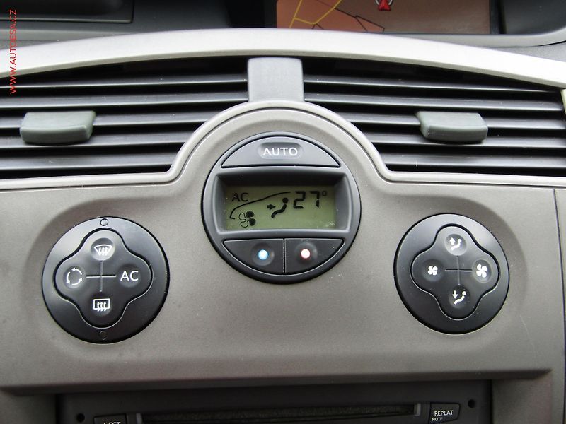 Renault Scénic (2008) 1.5 dCi, AC, tempo, navi - fotka 15 z 18