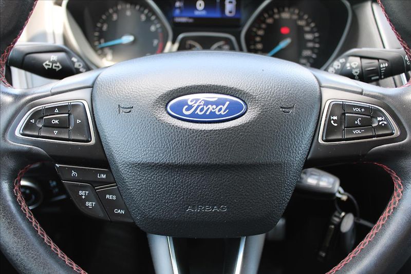 Ford Focus 1,5 EB  NOVÉ V ČR,RED EDITION - fotka 13 z 32