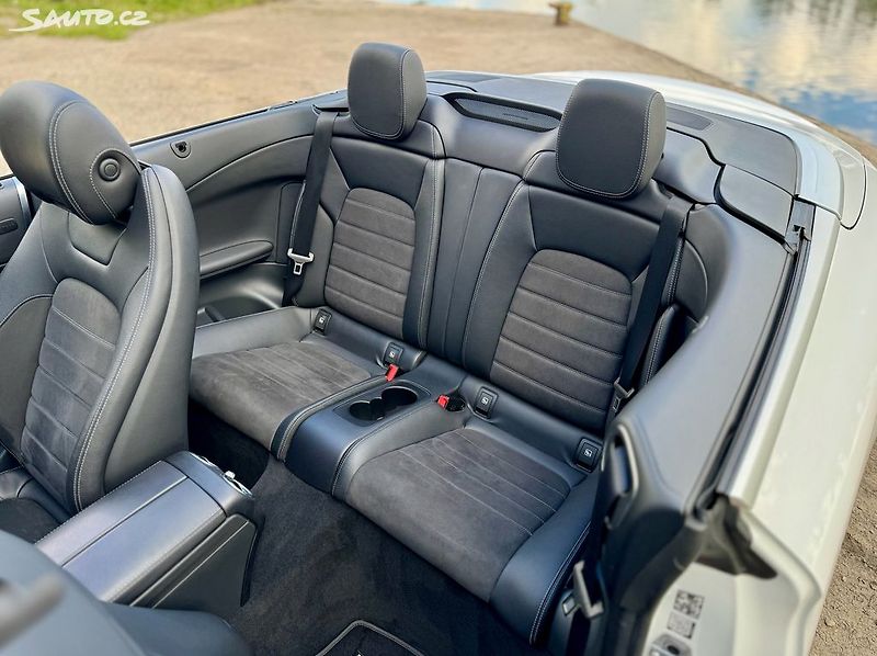 Mercedes-Benz Třídy C CABRIO 300d AMG - fotka 15 z 49