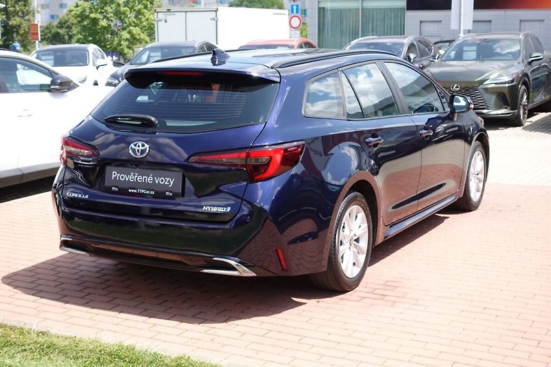 Toyota Corolla 2,0 HEV Comfort Tech TS - fotka 4 z 31