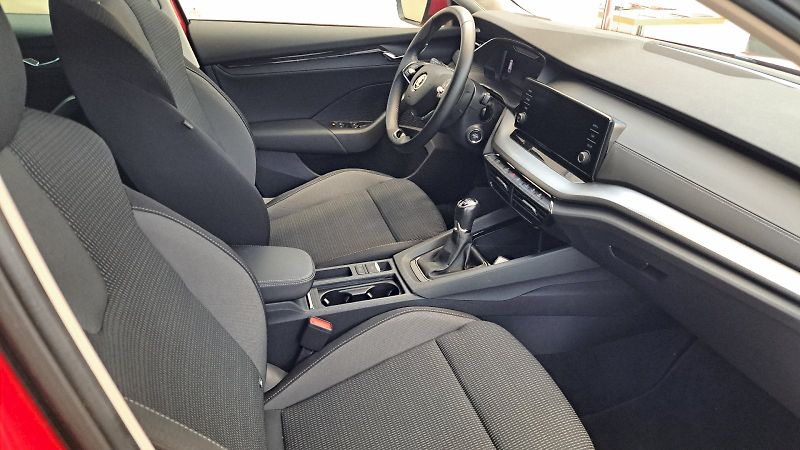 Škoda Octavia (2023) COMBI AMBITION 1.5TSI 110kW 6° - fotka 14 z 24