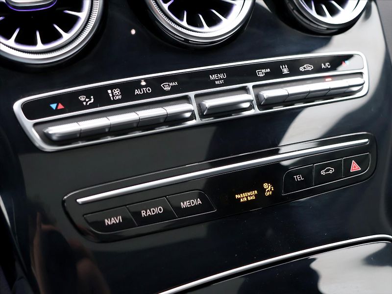 Mercedes-Benz Třídy C 2.0 220d 143kW Aut. LED - fotka 24 z 37