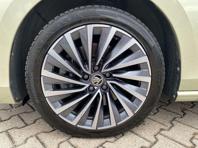 Škoda Superb (2024) 2.0 TDI 4x4 DSG L&K - fotka 32 z 38