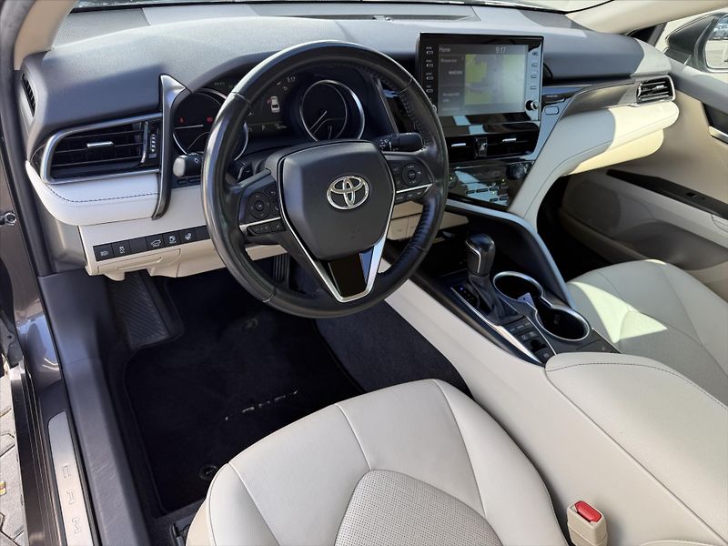 Toyota Camry 2,5 Executive, Hybrid - fotka 7 z 20