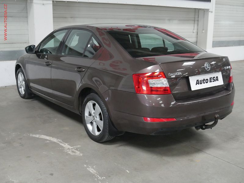 Škoda Octavia (2013) 1.6 TDi, ČR, Sport, bixen, - fotka 4 z 21