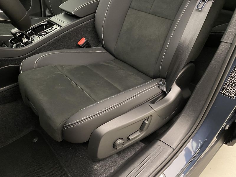 Volvo XC40 (2026) B3 AUT DARK ULTRA  - fotka 28 z 61
