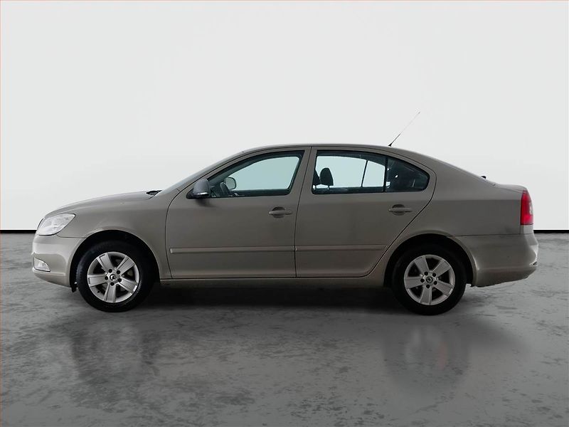Škoda Octavia (2010) Ambiente 1.2 TSI - fotka 3 z 16