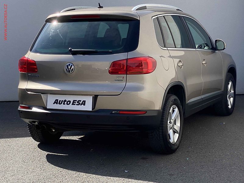 Volkswagen Tiguan (2012) 2.0 TDi, Sport&Style, park. - fotka 4 z 16