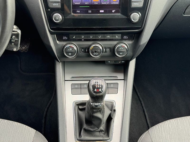 Škoda Octavia (2014) Elegance 1.6 TDI 4x4 77kW - fotka 20 z 33