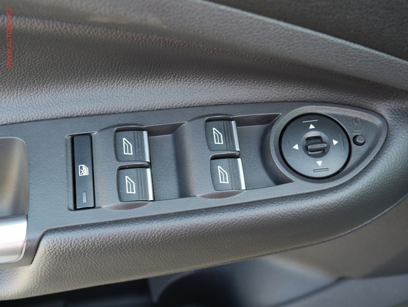 Ford Kuga (2017) 2.0 TDCI 4x4, 2.maj,ČR, navi - fotka 11 z 18