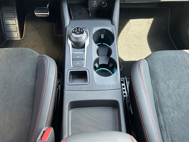 Ford Kuga ST-Line X 2.5 PHEV 178 kW - fotka 16 z 38