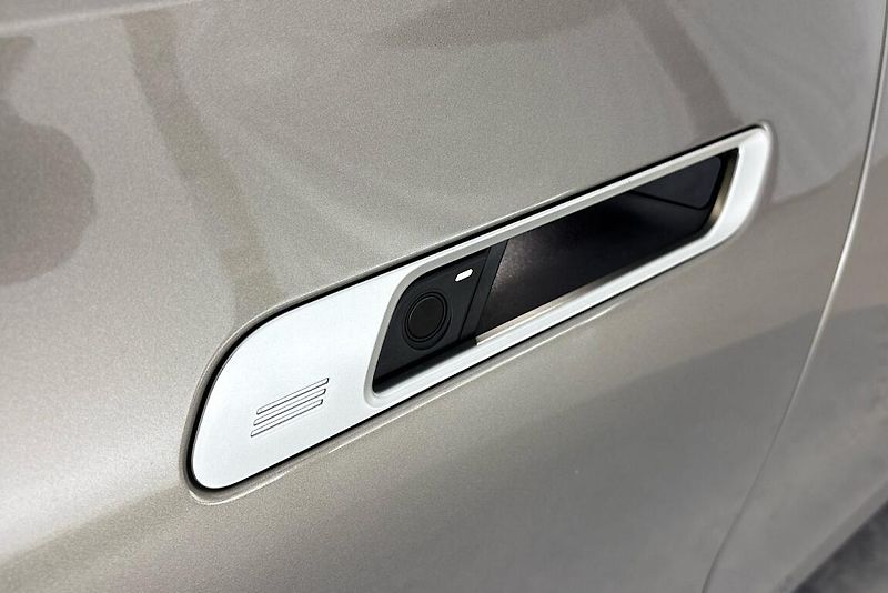 BMW i7 xDrive60 - fotka 22 z 27