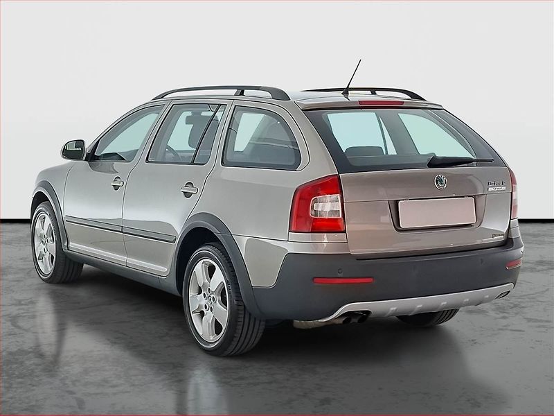 Škoda Octavia (2012) Scout 1.8 TSI, 4X4 - fotka 4 z 19