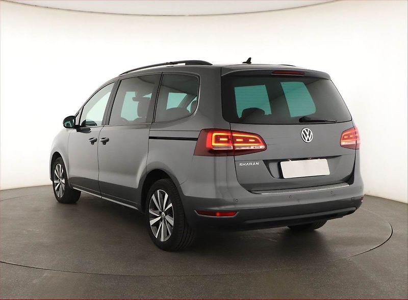 Volkswagen Sharan (2019) 2.0 TDI BMT, Automat, 7 míst - fotka 4 z 24