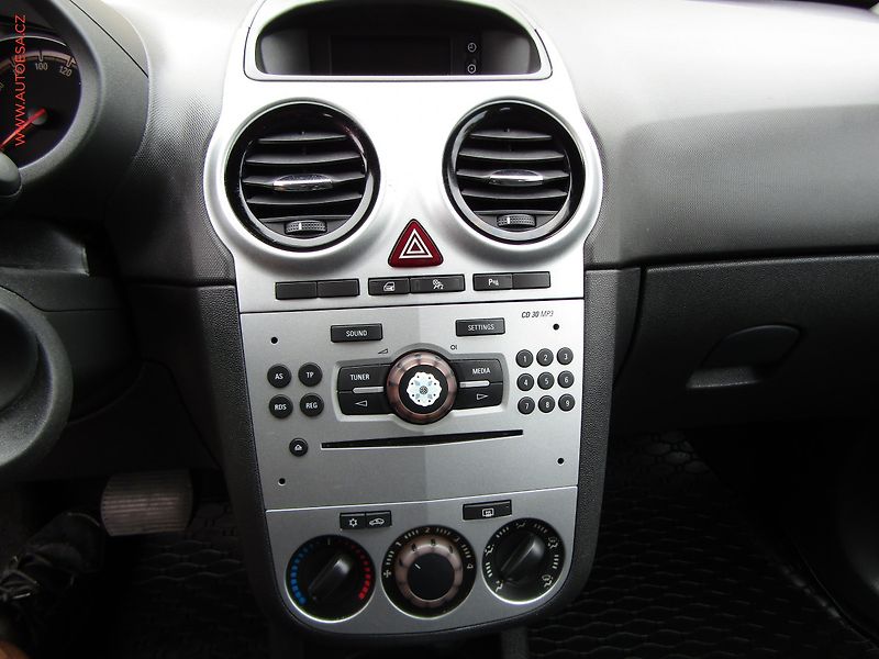 Opel Corsa (2014) 1.2i, ČR, AT, AC - fotka 12 z 16