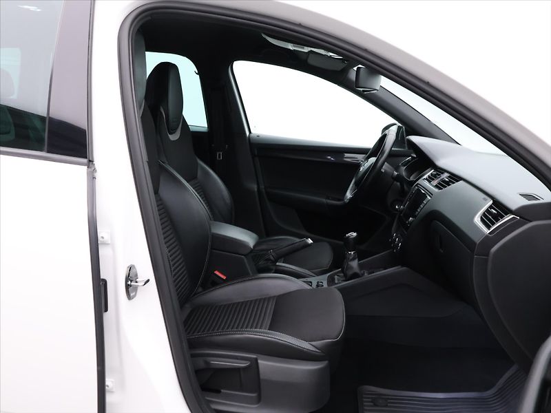 Škoda Octavia 2,0 TDI 135kW Xenon RS - fotka 12 z 31
