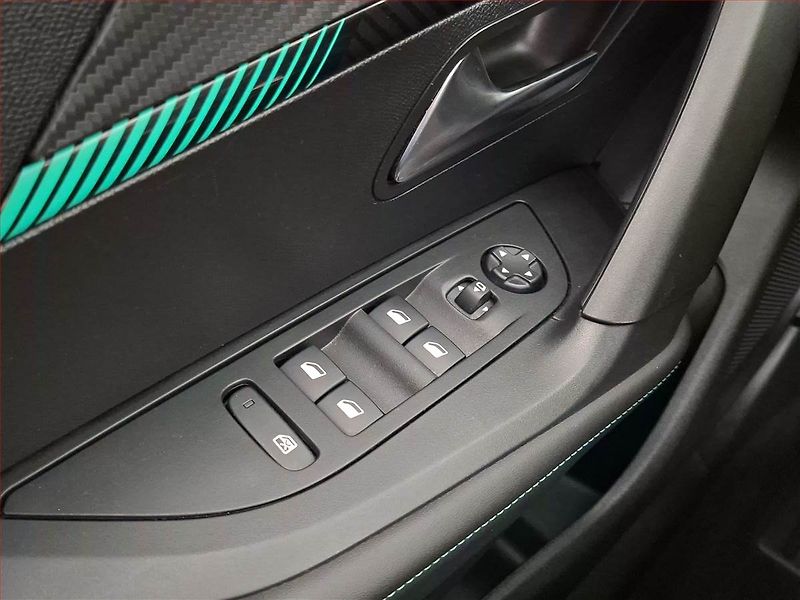 Peugeot 2008 (2022) 1.2 PureTech, Automat - fotka 20 z 21