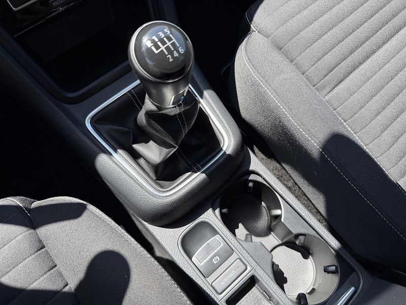 Volkswagen Sharan 2.0 TDI KAMERA TAŽNÉ ROZVODY - fotka 27 z 55