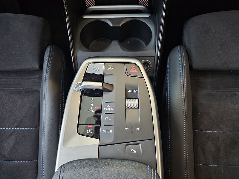 BMW Řada 2 220d Active Tourer - fotka 25 z 36