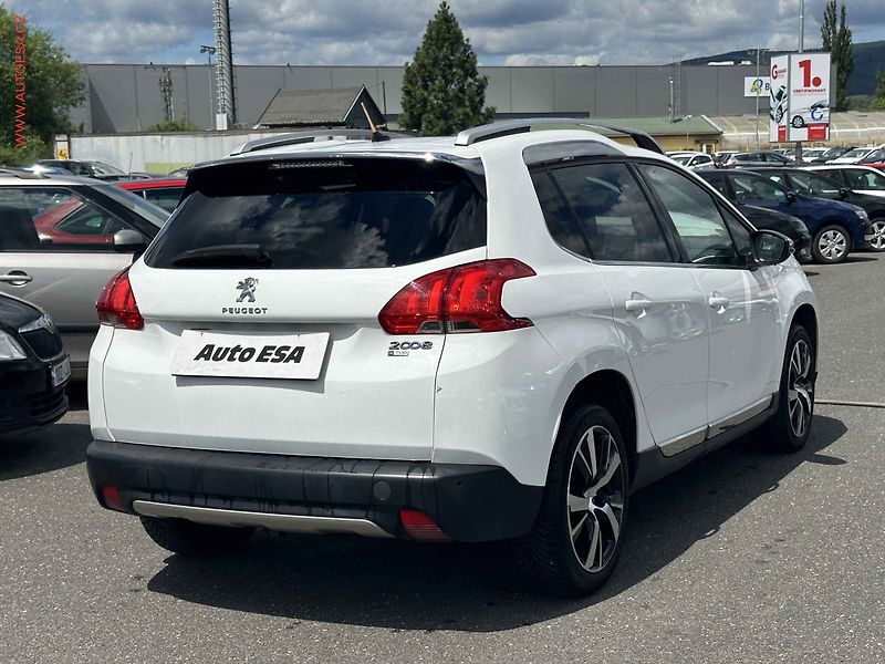 Peugeot 2008 (2015) 1.2PT, Panor,navi - fotka 4 z 17