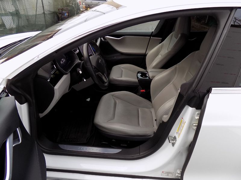Tesla Model S (2015) 90D/1.Maj.ČR/Ludicrous/762PS/ - fotka 13 z 39