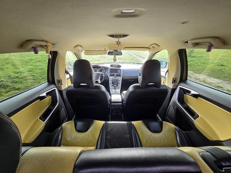 Volvo XC60 (2010) 2,4 D5-151KW-AWD- AUTOMAT - fotka 14 z 20