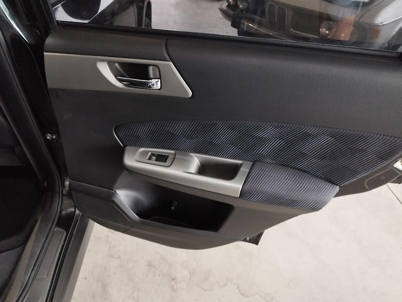 Subaru Forester (2010) 2.0i,taž.zař.,4x4 - fotka 13 z 33
